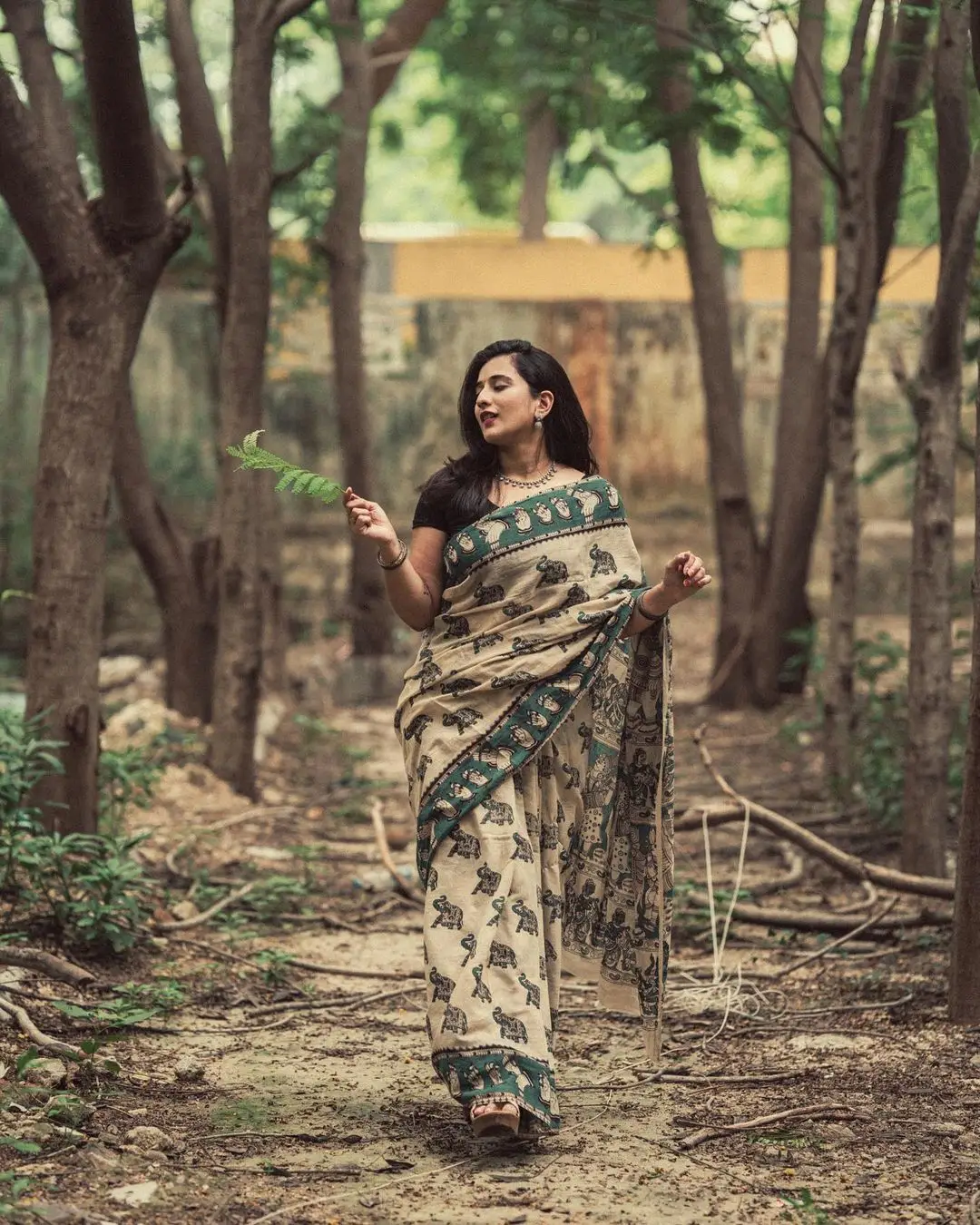 YOUTUBE ACTRESS VIRAAJITA IN TRADITIONAL GREEN SAREE BLOUSE 2